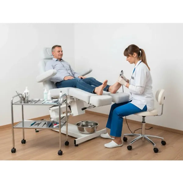 Fußpflegestuhl elektrisch mit 1 Motor, Pediküre stuhl Cefe in Weiß - Tiptop - Einrichtung