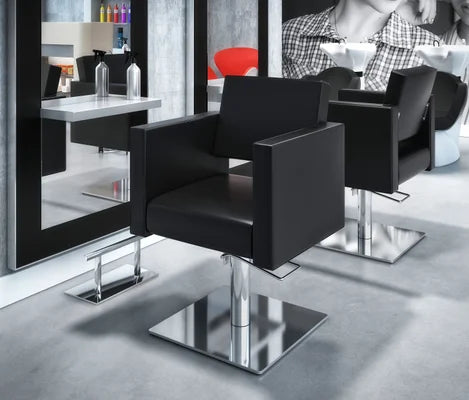 Eleganz und Komfort: Der luxuriöse Friseurstuhl Dora in stilvollem Schwarz für Ihren Salon