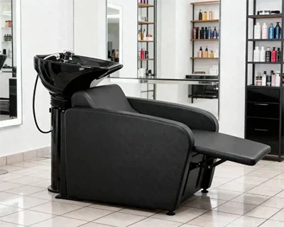 Maximaler Komfort für Ihren Salon: Das Friseur Waschbecken Mullet Power Plus mit Elektrisch Verstellbarer Fußstütze