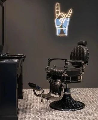Der KIRK Barberstuhl: Ergonomischer Luxus für anspruchsvolle Barbershops mit zeitlosem Design