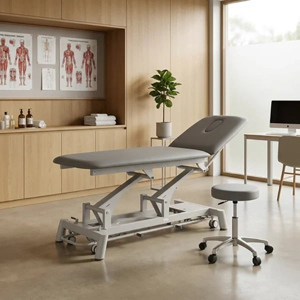 Die richtige Therapieliege: Elektrisch, ergonomisch und komfortabel behandeln