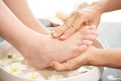 Erleben Sie Luxus und Komfort: Der SPA Pediküre Sessel Pira für unvergleichliche Fußpflege-Momente