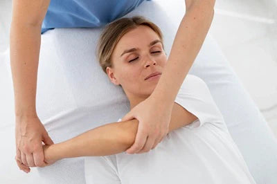 Entdecken Sie die Therapieliege Titan: Komfort und Flexibilität für Ihre physiotherapeutische Praxis