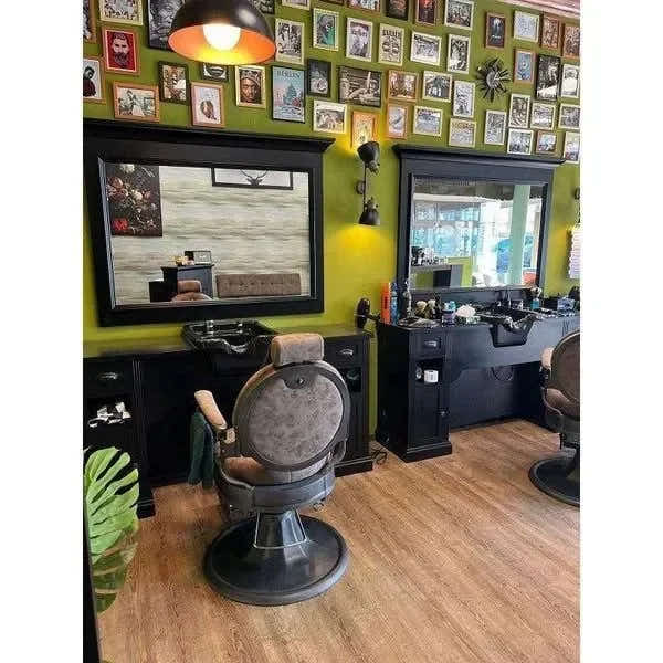 1x Friseur Bedienplatz, Vorwärtswaschbecken friseur 3B William – 1x Barber stuhl Clint