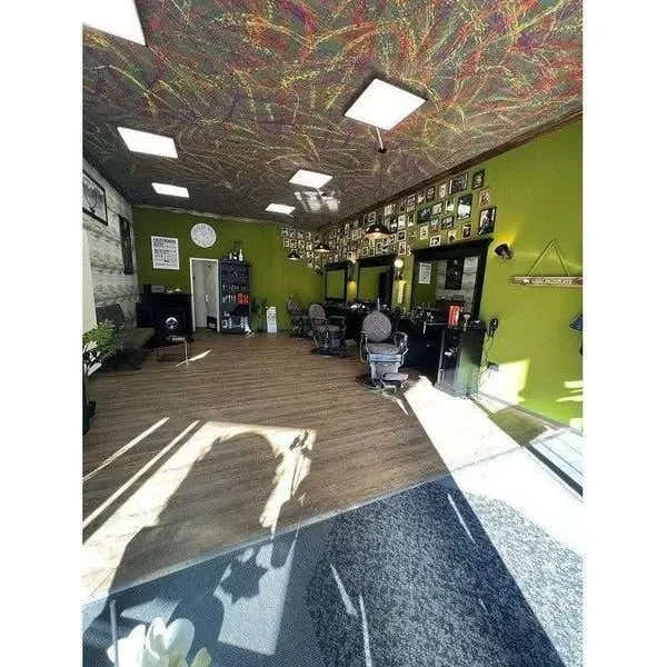 1x Friseur Bedienplatz, Vorwärtswaschbecken friseur 3B William – 1x Barber stuhl Clint