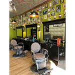 1x Friseur Bedienplatz, Vorwärtswaschbecken friseur 3B William – 1x Barber stuhl Clint