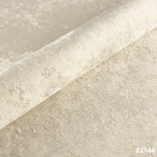 Beige Teppichrolle mit strukturierter Oberfläche; Kennung E2144.