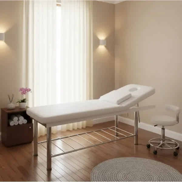 Kosmetikliege Ilim in Weiß - Professionelle Therapieliege für SPA-Salons und Schönheitssalons