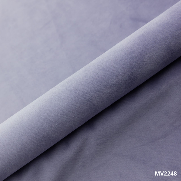 Nahaufnahme des violetten Polsterstoffs der Premium Elektrischen Massageliege ELEMENT – hochwertige Polsterung