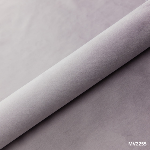 Nahaufnahme der Premium Elektrischen Massageliege ELEMENT-Polsterung in graulila Stoffoptik.