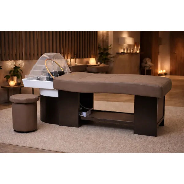 Braune Kopfspa-Liege mit Keramikbecken und transparenter Abdeckung in modernem Wellness-Studio