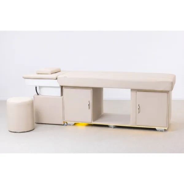 Beige Kopfspa-Liege mit Keramik-Waschbecken – Professionelle Kopfhaut-Wellness im Salon SIMPLY-D