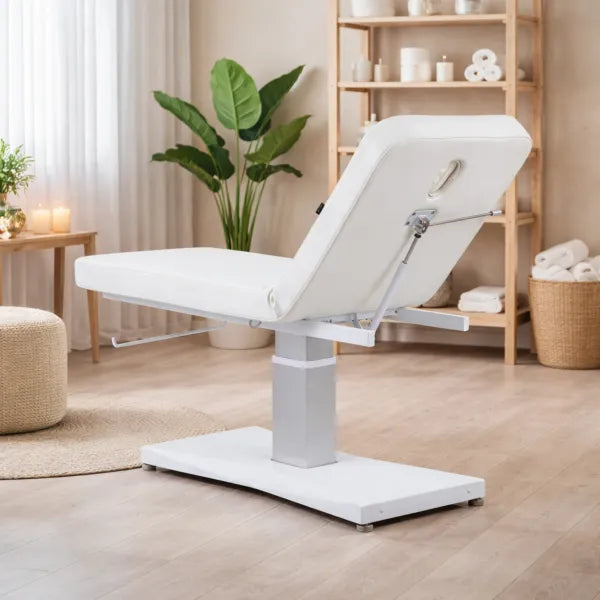 Elektrische Massageliege Hern+ mit 1 Motor, höhenverstellbar, weiße Kosmetikliege im Spa-Umfeld.