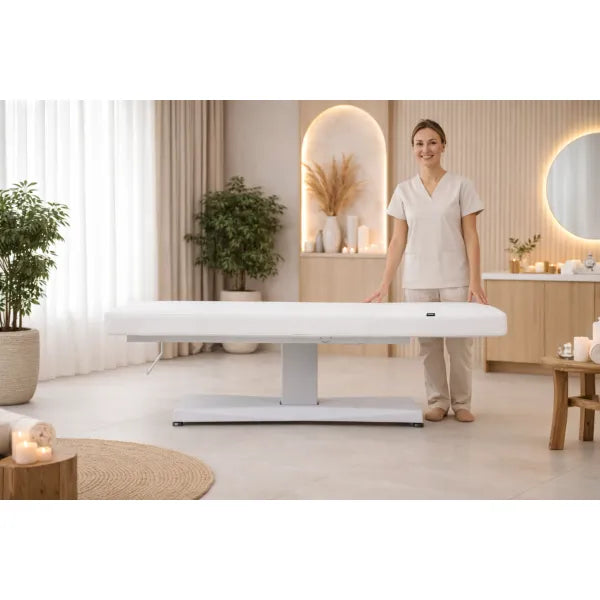 Weiße Elektrische Massageliege Hern+ mit 1 Motor, höhenverstellbar, Kosmetikliege im Spa-Setting.