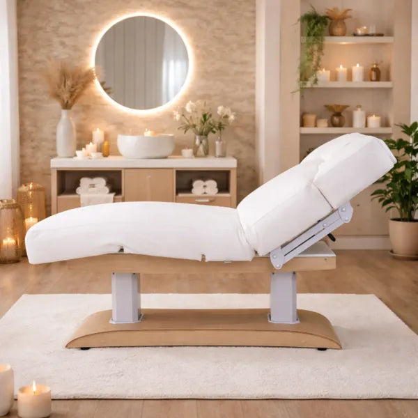 Elektrische Massageliege TROCH+ Premium Spa-Liege mit 4 Motoren und Heizung im Behandlungsraum.