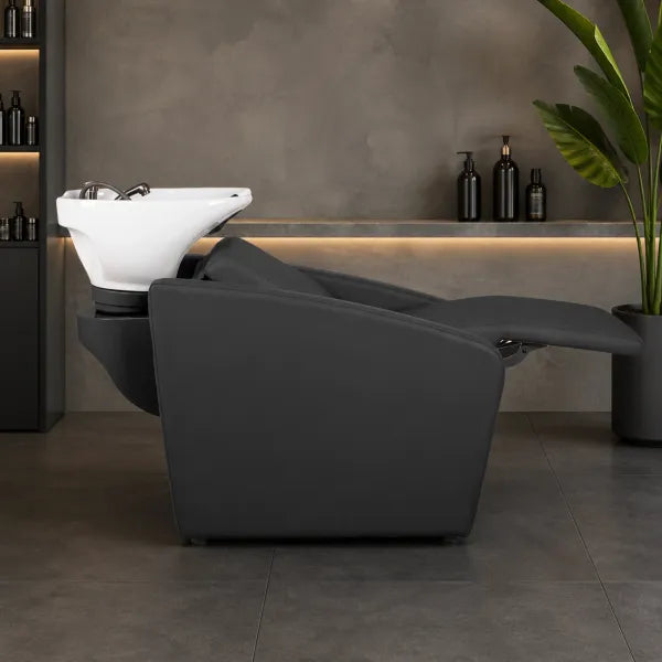 Schwarzer ELUNE AIR Rückwärtswaschsessel mit Massage und Waschbecken im Friseursalon