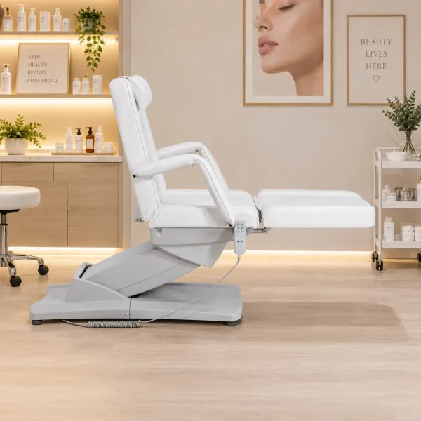 Weiße elektrische Behandlungsliege mit 3 Motoren für Kosmetik, Massage & Beauty-Studio.
