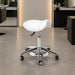 Sattelhocker Vena Adapt - Ergonomischer Hocker für SPA-Räume - Tiptop - Einrichtung