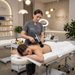 Massagepistole Profi TI PRO MAX mit 5 Stufen, 8 Aufsätzen, 4000 mAh im Einsatz bei Tiefengewebsmassage Beoka Kosmetik