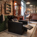 Schwarzes Friseurwaschbecken mit elektrischer Fußstütze im Vintage-Barbershop mit grüner Fliese.