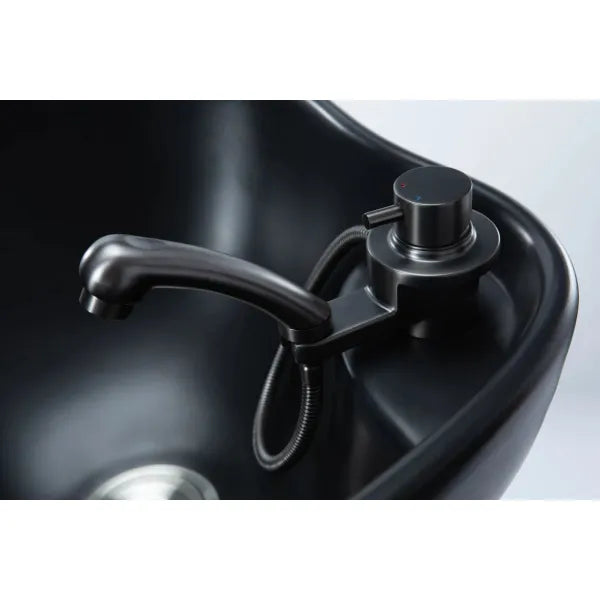 Schwarzes Friseurwaschbecken mit ergonomischem Arm und Motorsteuerung für maximalen Komfort im Profilansicht.
