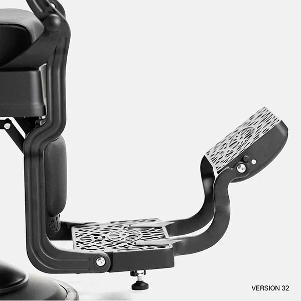 Fußstütze des MAE Barberstuhls aus dem Premium-Friseur-Set mit MIDI Rückwärtswaschanlage.