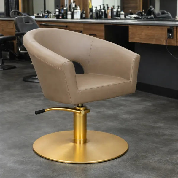 Friseurstuhl Cosmo – luxuriöser, eleganter Salonstuhl aus beigem Leder mit goldener Rundbasis.