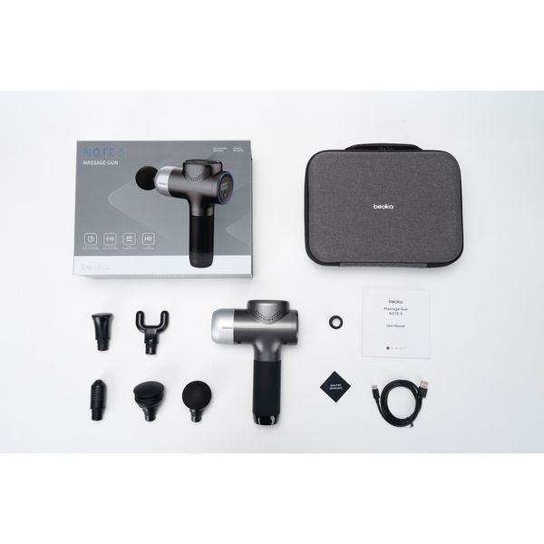 Massagepistole NOTE 5 Profi mit Akku und 5 Massageköpfe, Box, Tragetasche und Zubehör.