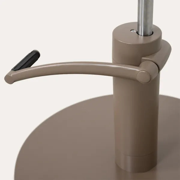 Friseurstuhl LIRA mit Hydraulik – ergonomische, stabile Basis und bequeme Bedienung