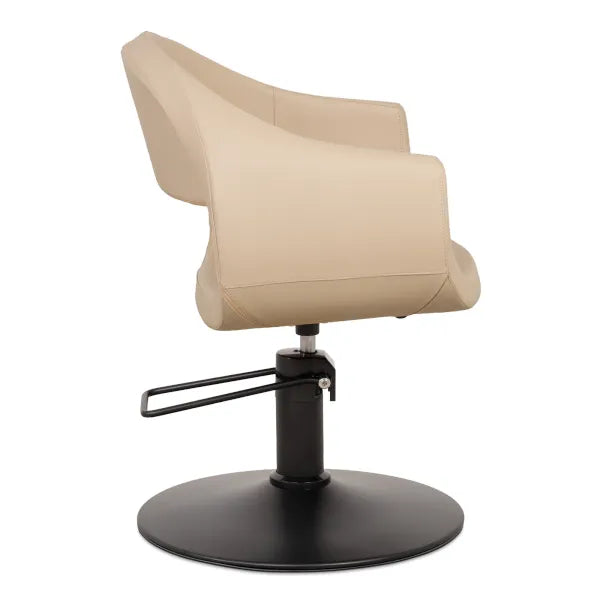 Moderner Friseursessel in cremefarbenem Leder mit schwarzem Hydraulikunterbau und runder Basis für den professionellen Salon.