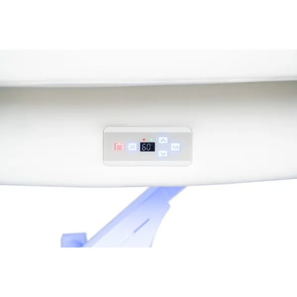 LED-Steuerpanel einer beheizbaren Massageliege mit Temperaturanzeige in Weiß