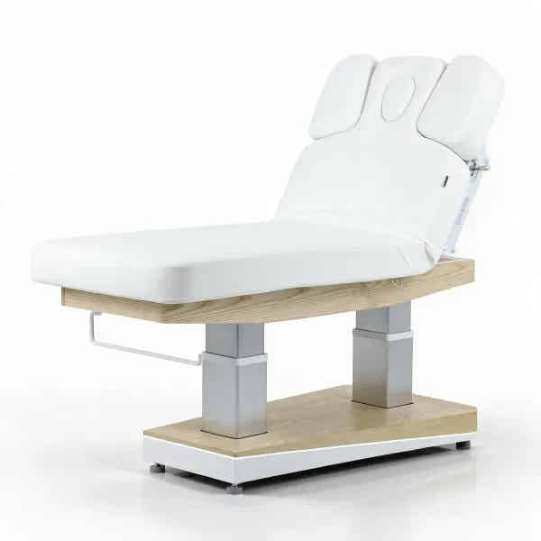 Elektrische Spa-Kosmetikliege mit weißem Polster, Holzoptik-Frames und 4 Motoren für Professional-Wellness.