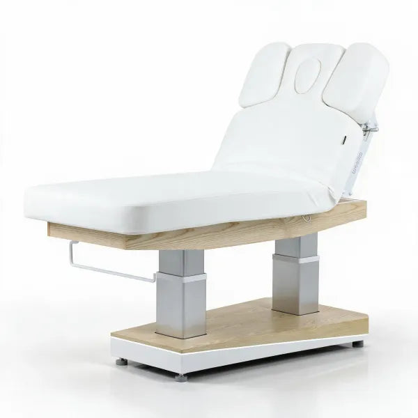 Elektrische Spa-Kosmetikliege mit weißem Polster, Holzoptik-Frames und 4 Motoren für Professional-Wellness.