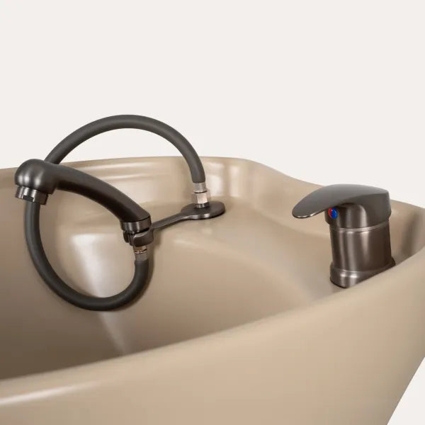 Beiges Velaris-Air Rückwärtswaschbecken für Friseure mit Armatur und Schlauchsystem