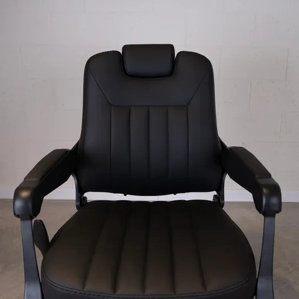 Eleganter Barber stuhl Kale-B in Schwarz, ideal für stilvolle Salons und luxuriöse Barbershops.