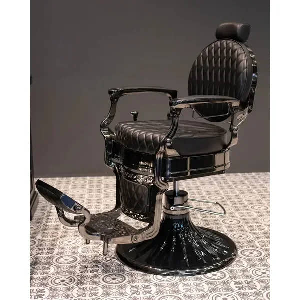3er-Set Barberstuhl Kirk BC in Schwarz für professionelle Barbershops