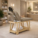 Massageliege Serr aus Holz, 2-Zonen Spa & Kosmetikliege mit Kopfteil und Armlehnen, beige Polsterung