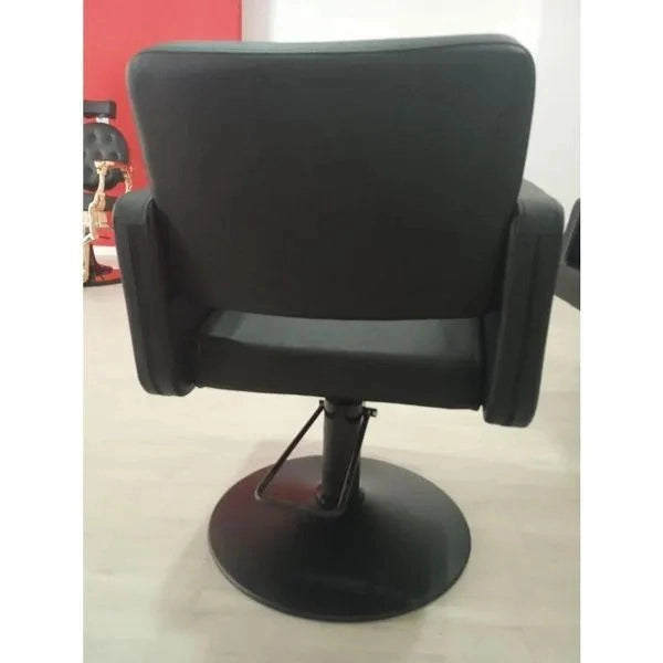 Friseurstuhl in eleganter Schwarz-Farbe, Luxuriöser Friseur stuhl Class R mit Runder Fuß für höchsten Komfort im Salon.