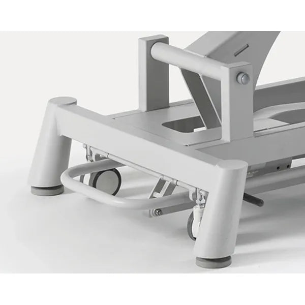 Therapieliege Titan-301 elektrisch mit 1 Motor, Behandlungsliege in Grau mit höhenverstellbarer Massagefläche und Rückenlehne.