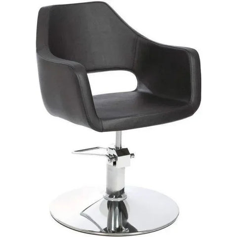Friseurstuhl WEDGE in Schwarz, mit einteiligem Sitz, Hydraulik und runder Chrom-Fußplatte.