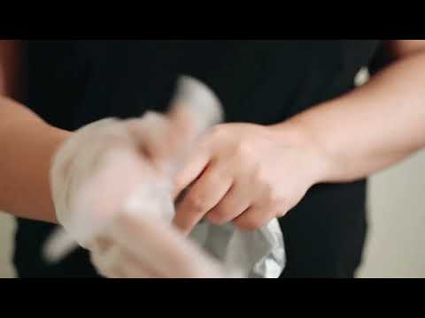 Gynäkologischer Stuhl Dunkelgrau mit 4 Motoren, 120°-Drehung, verstellbarer Höhe, Rückenlehne, Sitz und Fußteile.