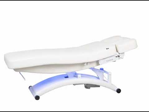 Beheizbare Massageliege: Bedienfeld mit LED-Display (60°C) und beleuchteten Knöpfen am braunen Bezug.