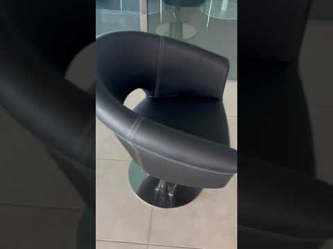  Friseurstuhl Arcel in elegantem Schwarz - tiptop-einrichtung