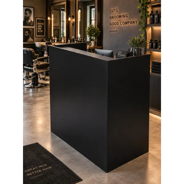 Moderna schwarze Empfangstheke für Barber Shop mit Stauraum. Professionelle Friseur-Rezeption im modernen Design.