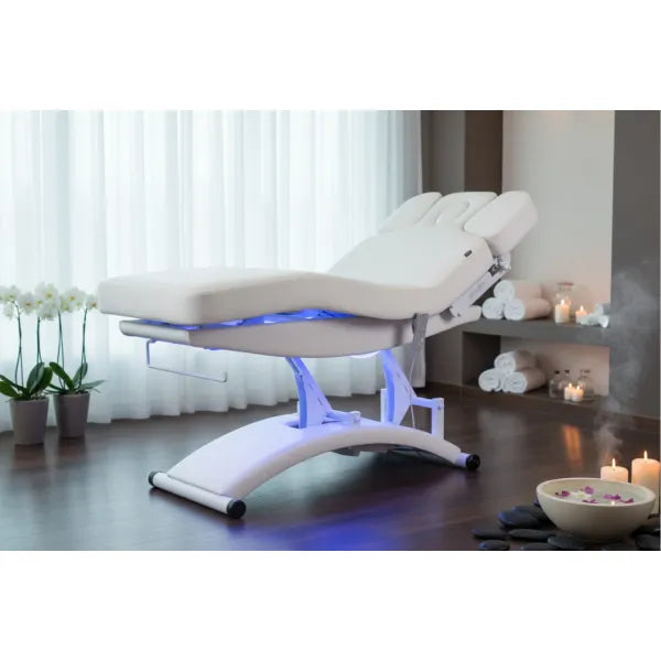 Beheizbare Massageliege: Bedienfeld mit LED-Display (60°C) und beleuchteten Knöpfen am braunen Bezug.