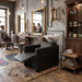 Friseurwaschbecken mit elektrischer Fußstütze und Massagefunktion im modernen Barbershop-Interieur.